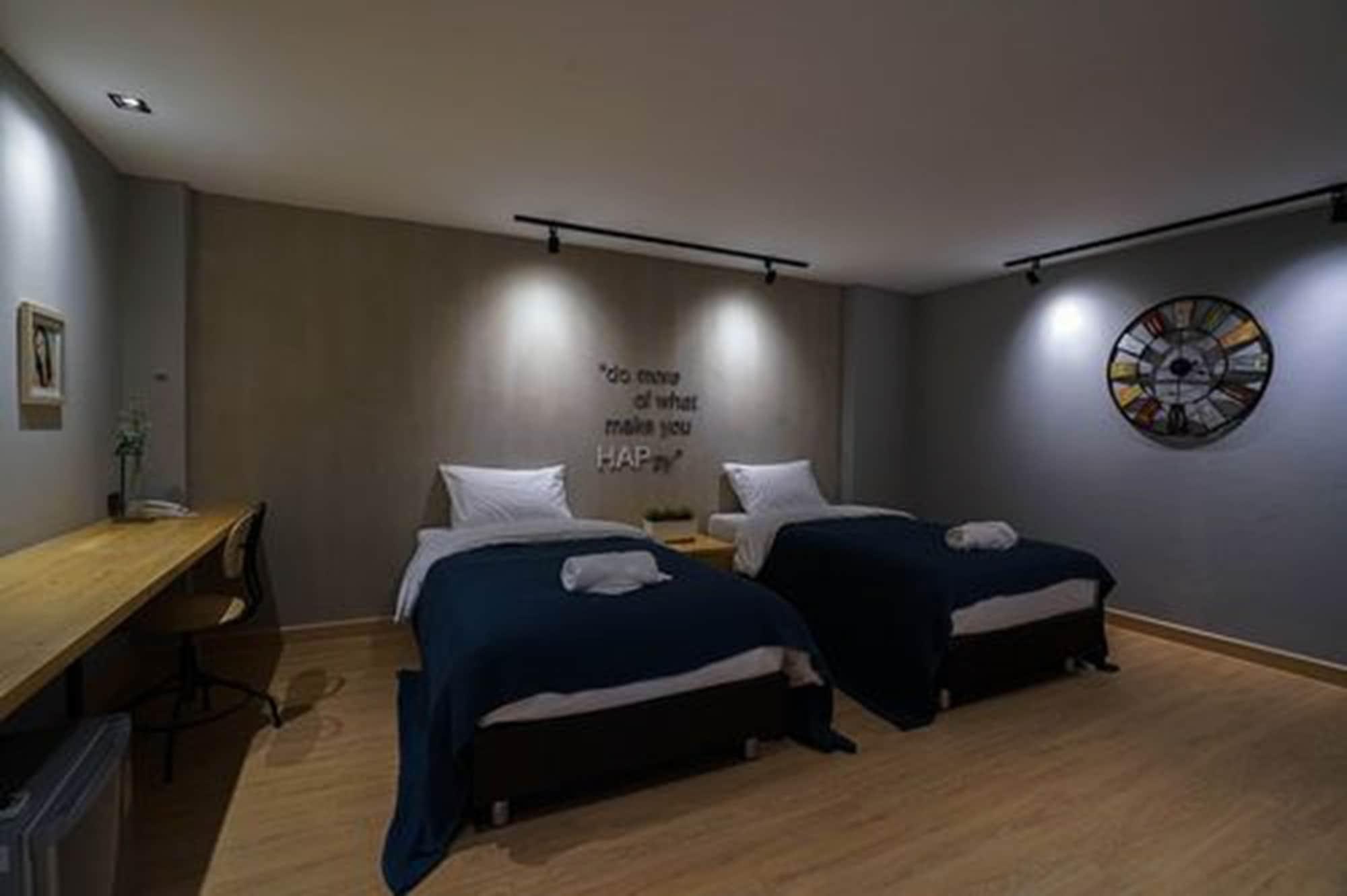 Hap@Sathorn Hotell Bangkok Exteriör bild