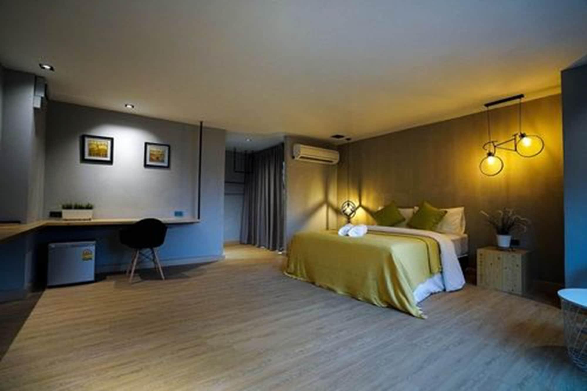 Hap@Sathorn Hotell Bangkok Exteriör bild