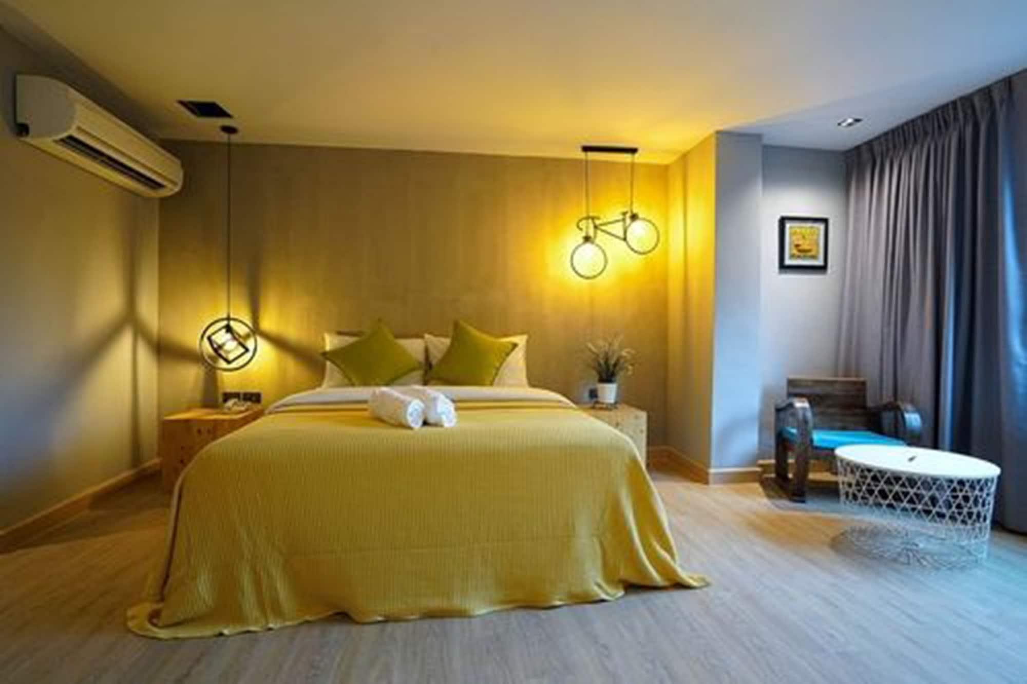Hap@Sathorn Hotell Bangkok Exteriör bild
